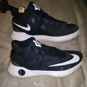 Black/white Kevin durants